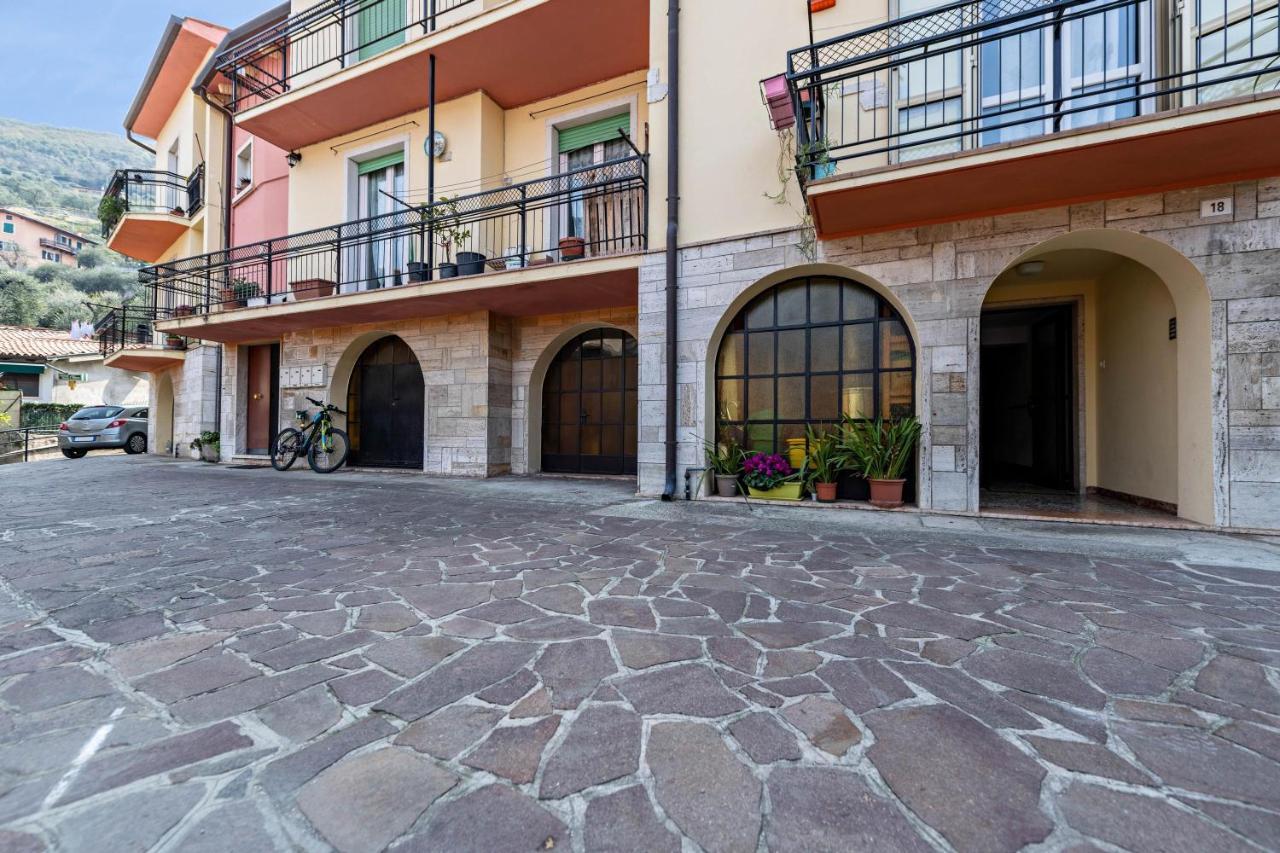 Apartamento La Casa Di Martin Brenzone sul Garda Exterior foto